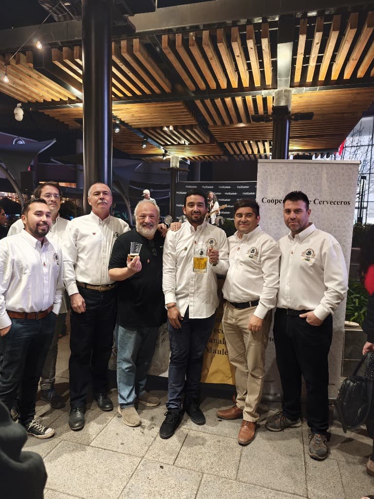 Interior de cervecería artesanal